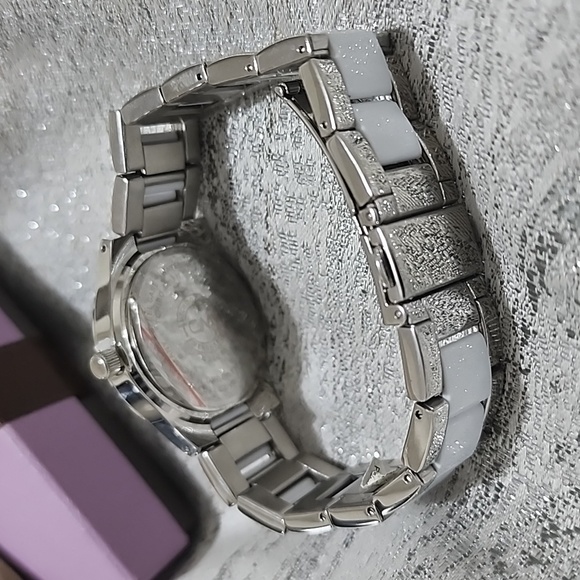 Women's Watch - Picture 4 of 7